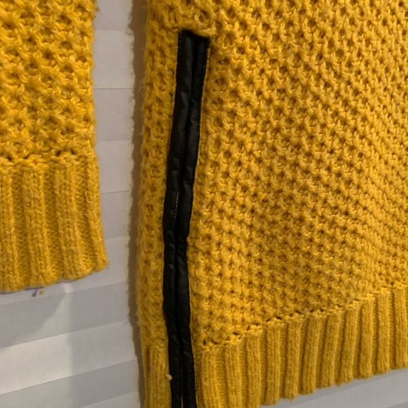 Sweater - Picture 3 of 3